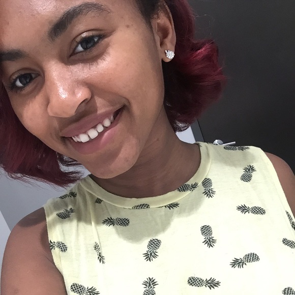 Meet your Posher, Amani - Picture 2 of 7